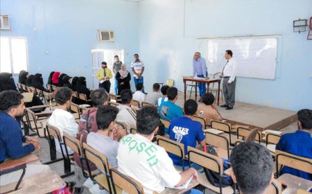 كلية العلوم الإدارية بجامعة عدن تستأنف الدراسة للفصل الثاني بحضور فاعل للطلاب والأساتذة