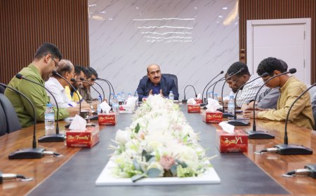 اجتماع بتربية ساحل حضرموت يناقش جملة من القضايا ومستوى المتابعة والتقييم للمشاريع والبرامج التربوية والتعليمية بالمحافظة والمديريات