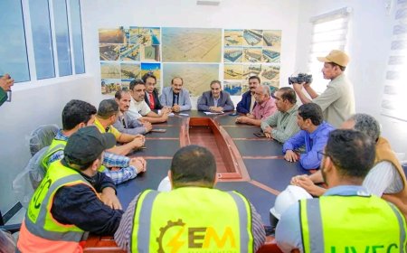 الأمين العام هشلة يدشّن أعمال تركيب محطات التحويل الفرعية لمشروع الطاقة الشمسية في شبوة