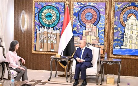 رئيس مجلس القيادة يستقبل سفيرة الجمهورية الفرنسية.