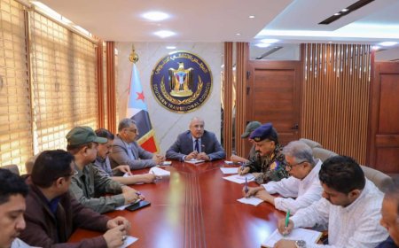 الكثيري يرأس اجتماعاً لقيادة السلطة المحلية والقوات العسكرية والأمنية بالعاصمة عدن