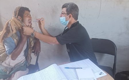 بتوجيهات مدير عام مكتب الصحة أبين خدمات طبية دورية تصل إلى قرية آل عقال بمحافظة أبين