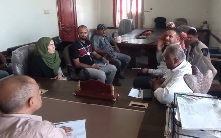 مدير تربية لحج يناقش تدخلات منظمة الإعانة الإسلامية الفرنسية لتعزيز التعليم بالمحافظة