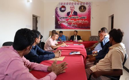 رئيس تنفيذية انتقالي أبين يترأس الاجتماع الدوري لمنسقية المجلس الانتقالي بالجامعي