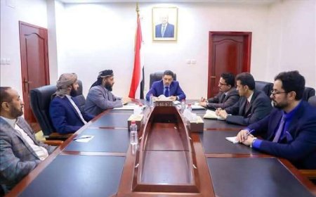 رئيس الوزراء يطّلع على ترتيبات وزارة الأوقاف لموسم الحج 1446هـ