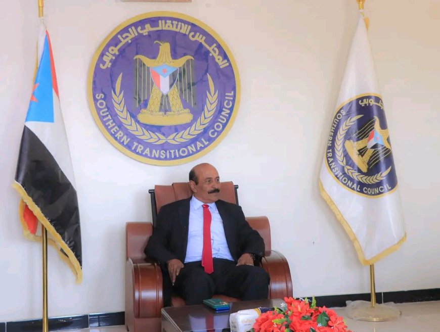 الشيخ لحمر علي لسود في حوار خاص: شبوة آمنة.. وزيارة الرئيس الزُبيدي بعثت رسالة دعم وثقة لأبناء المحافظة