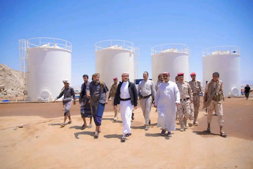 المحافظ بن الوزير يتفقد ميناء قنا التجاري ويؤكد السعى لإنشائه وفق المواصفات الدولية لدعم التنمية والاقتصاد الوطني