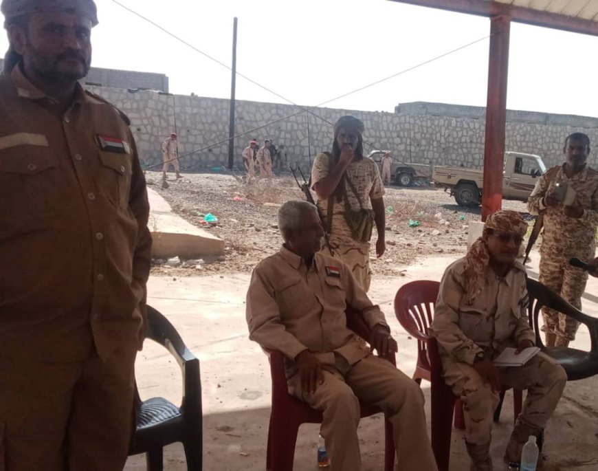 التوجيه المعنوي لالوية الحزم ومحور العند ينفذ محاضرة في اللواء الرابع عشر صاعقة