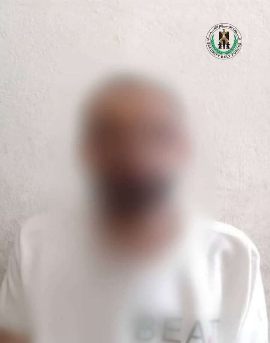 عدن.. ضبط متهماً بحوزته حشيشاً مخدراً في خورمكسر