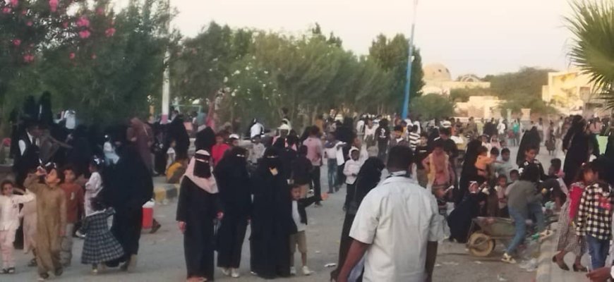 ساحة الشهداء بأبين.. إنجاز حضاري تحول إلى مرتع للعبث من قبل الذئاب البشرية الضاله في ظل غياب الردع الأمني