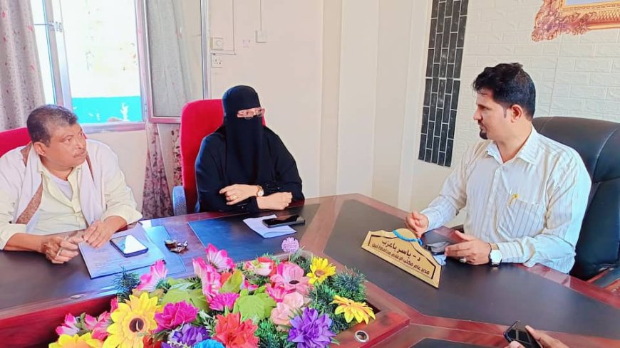 مناقشة تعزيز العمل المشترك بين مكتبي الخدمة المدنية والإعلام محافظة أبين .