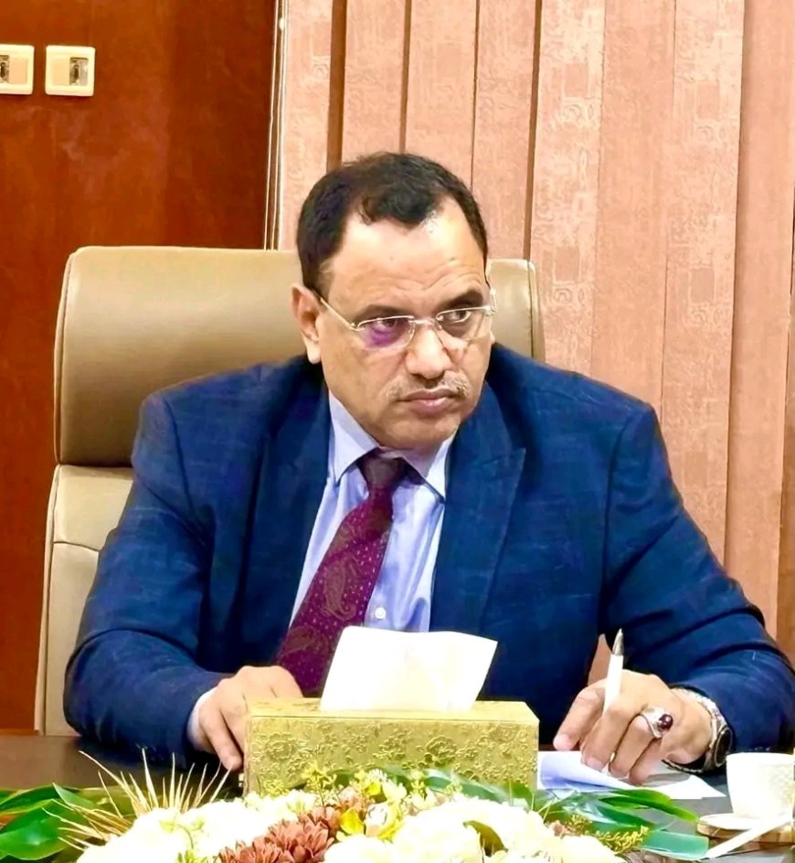 الوزير السقطري يعزّي بوفاة عبدالله جعبل امين صندوق القطاع الزراعي بديوان الوزارة