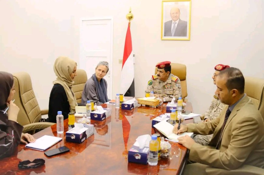 وزير الدفاع يلتقي في عدن السفيرة الهولندية