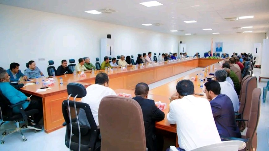 شبوة: المكتب التنفيذي يعقد دورته الاعتيادية ويقف أمام عدد من التقارير الخدمية ويتخذ جملة من القرارات الهامة