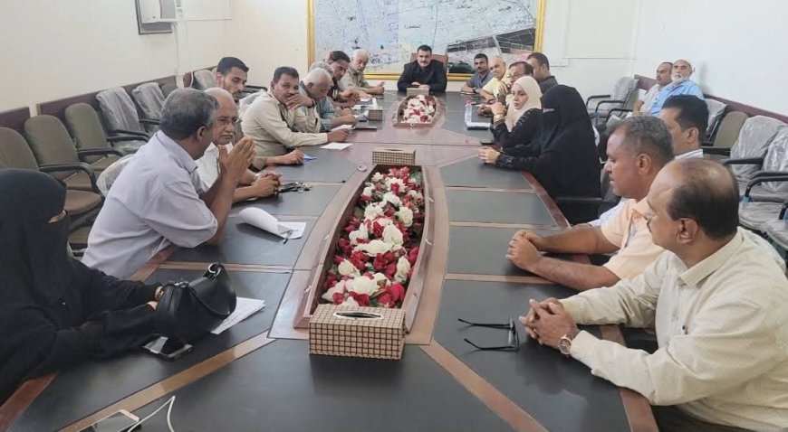 عدن.. تنفيذي المنصورة يناقش عدد من القضايا الخدمية والتنموية