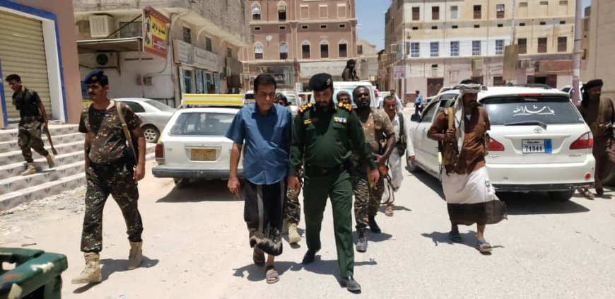 مدير عام مديرية القطن رئيس المجلس المحلي و مدير عام الأمن بالوادي و الصحراء يتجولان في شوارع و أسواق مديرية القطن
