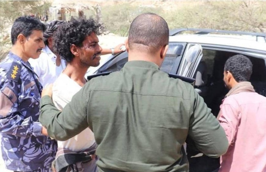 أمن المكلا يلقي القبض على المعتدي على بائع الآيسكريم ويواصل ملاحقة بقية المتورطين