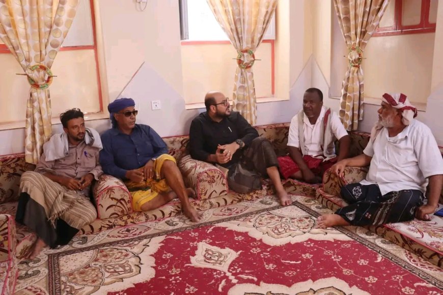 نائب رئيس انتقالي حضرموت يزور أسرتي الشهيدين بارجاش وبن همام