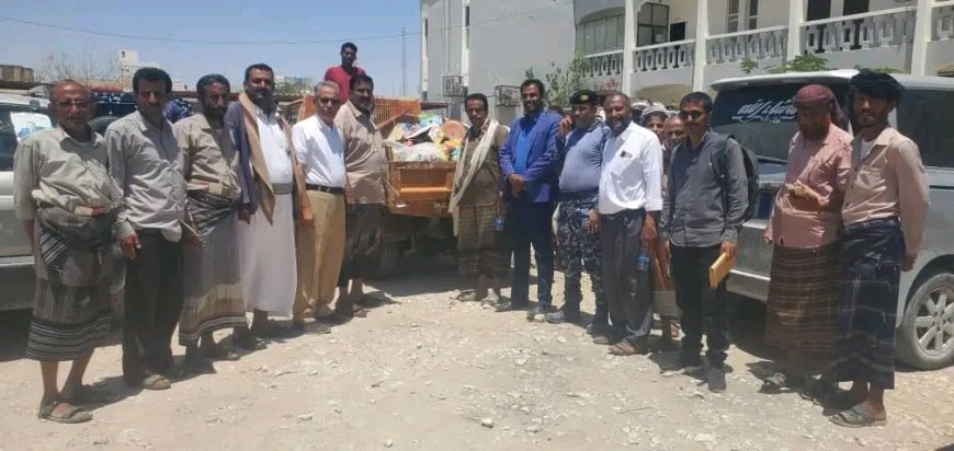 إتلاف أكثر من 4 أطنان من المواد الغذائية ومستحضرات التجميل المنتهية الصلاحية بمدينة عتق