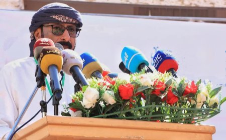 المدير العام فلهوم يهنئ العمال والعاملات في كافة القطاعات بمديرية شبام بمناسبة يومهم العالمي