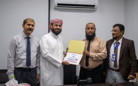 مستشفى عدن التعاوني الخيري يكرم موظفيه المتميزين بمناسبة عيد العمال العالمي