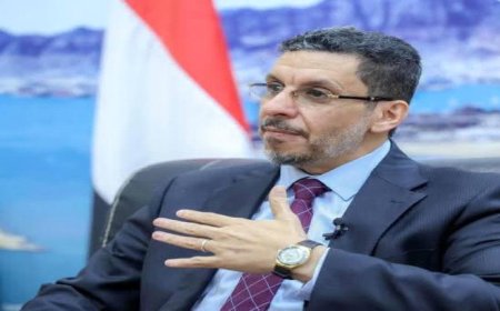 استقالة بن مبارك رسمياً بطعم الخذلان وصراع الصلاحيات الذي عصف بالحكومة "وثيقة"