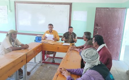 مدير تربية المحفد يعقد اجتماعا برؤوساء المراكز الامتحانية بالمديرية