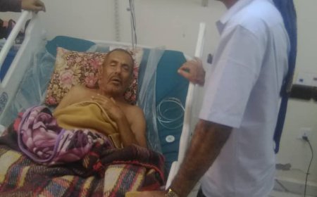 الشيخ حاميم الحوشبي يتفقد مرضى المسيمير المرقدين في مستشفى بن خلدون