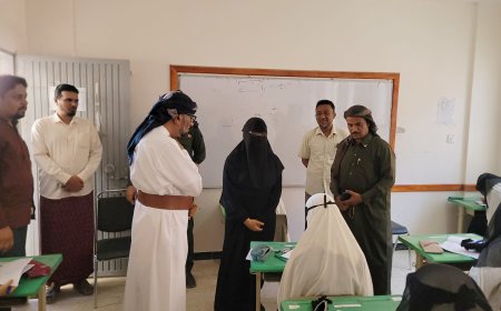 مدير عام شبام يدشّن امتحانات الثانوية العامة للعام 2024-2025م ويتفقد سيرها في القاعات الامتحانية