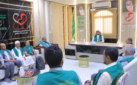 مدير مشروع تشغيل مركز فاطمة بابطين الطبي بسيئون يتابع سير العمل ويطلع على التقرير الربعي السادس من المرحلة الأولى من التشغيل