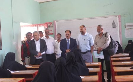 محافظ الضالع يدشن الامتحانات الوزارية في عدد من مدارس المحافظة