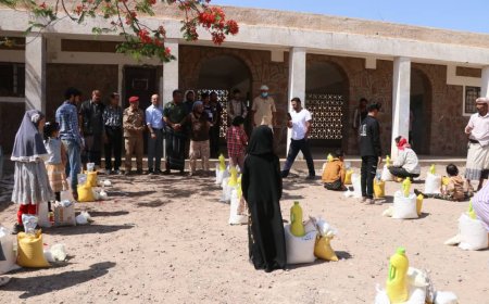 توزيع سلال غذائية للأطفال المعاقين بالضالع بدعم من مغتربين في بريطانيا