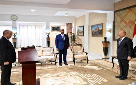 دولة رئيس الوزراء يؤدي اليمين الدستورية أمام الرئيس العليمي بمناسبة تعيينه رئيسا لمجلس الوزراء