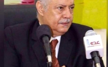 مستشار رئيس مجلس القيادة الرئاسي يهنئ الدكتور أحمد صالح الدباء بمناسبة زواج نجله نصر الدين