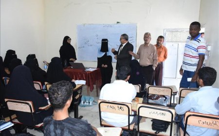 رئيس جامعة عدن يتفقد سير الدراسة للفصل الثاني في عدد من الكليات