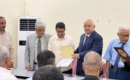 بمناسبة عيد العمال.. وزير الخدمة المدنية والتأمينات يكرم عدد من موظفي الوزارة والمؤسسات والهيئات التابعة للوزارة