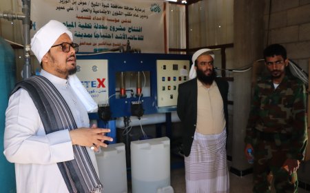 مدير شرطة الآداب بشبوة ومدير أوقاف مديرية عتق في زيارة ميدانية تفقدية لمؤسسة الإمداد لتوزيع سقيا الماء الخيري