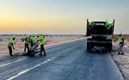 صندوق صيانة الطرق بمحافظة شبوة يباشر أعمال صيانة الحفريات على امتداد الطريق الدولي عتق_العبر