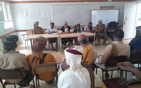 رئيس انتقالي لودر يلتقي رؤساء واللجان المحلية بمراكز صرة النخعيين ويعيد هيكلتها