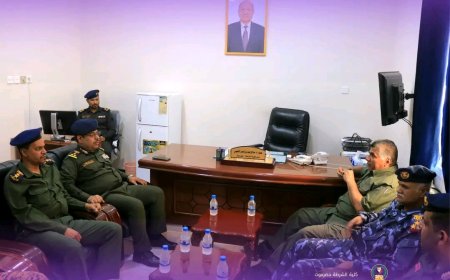 في إطار تعزيز التنسيق الأمني المشترك: مدير الأمن والشرطة بساحل حضرموت يزور كلية الشرطة ويبحث سبل التعاون والاستفادة من الخريجين