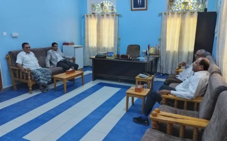 مناقشة سير الاختبارات بلقاء يجمع بين قيادتي لجنة الاشراف الميداني واللجنة الفرعية للاختبارات بوادي حضرموت والصحراء