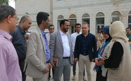 الوزير العكبري يتفقد سير العمل في تنفيذ مشروع منظومة الطاقة الشمسية المتكاملة لمبنى ديوان الوزارة