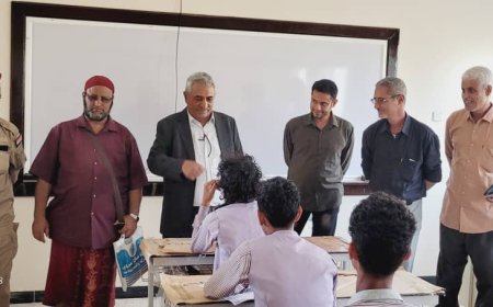 ضمن زياراته الميدانية للمراكز الاختبارية.. مدير عام مكتب التربية بالضالع يزور مراكز مدينة الضالع