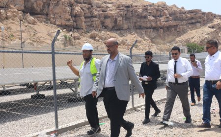 تدشين مشروع توفير وتركيب نظام الطاقة الشمسية لمركز الإنزال السمكي في المكلا