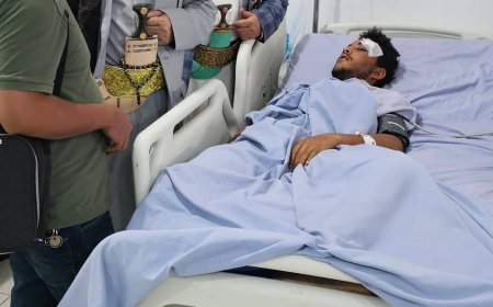 وكيل أول محافظة تعز يطمئن على صحة الشاب الذي تعرض لقنص من مليشيا الحوثي شرق مدينة تعز