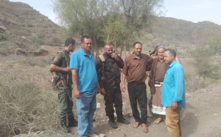 ضمن جهود دعم المشاريع التنموية... الأستاذ جمال علي والعقيد أحمد قايد القبة والعميد أحمد مثنى البلعسي يتفقدون مشروع طريق سيلة غزال