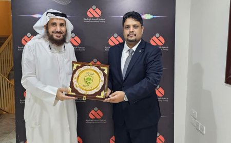 رئيس جامعة المهرة يزور عدداً من الجمعيات والمؤسسات الخيرية في دولة الكويت