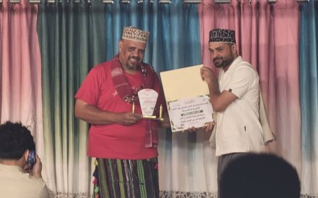 منتدى الفنان بدوي زبير يكرم فرقة البندر المسرحية خلال زيارتها لمدينة شبام