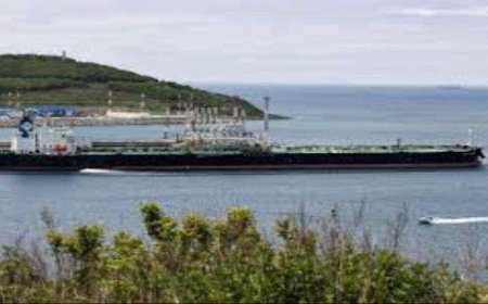 الكشف عن عملية سرية.. "ناقلات روسية تزوّد الحوثيين بالنفط" 