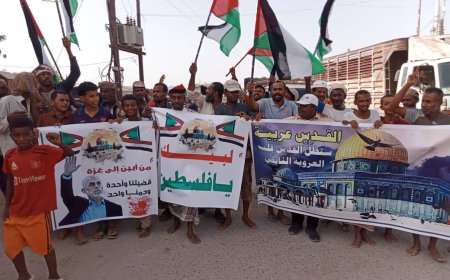 أبين: وقفة تظامنية في مديرية خنفر مع الشعب الفلسطيني